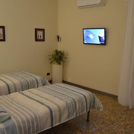 Bed And Breakfast Bissolati Brescia Bagian luar foto