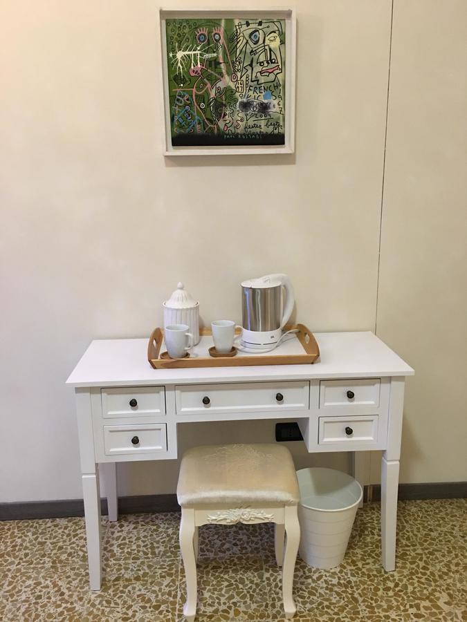 Bed And Breakfast Bissolati Brescia Bagian luar foto