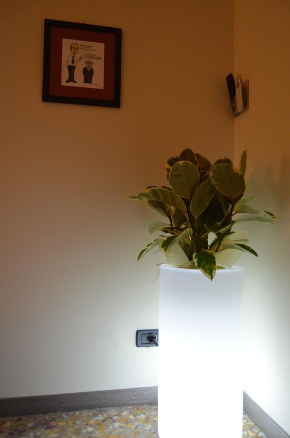 Bed And Breakfast Bissolati Brescia Bagian luar foto