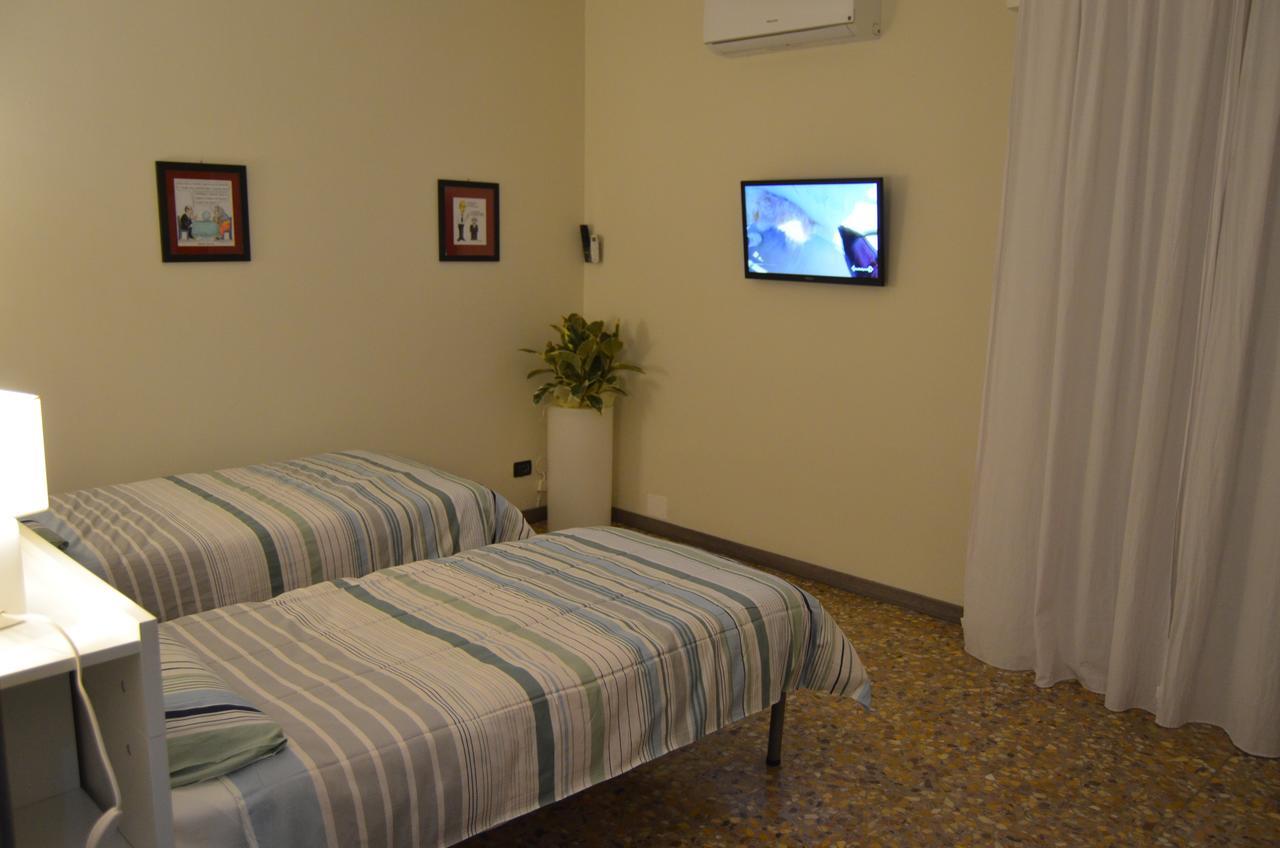 Bed And Breakfast Bissolati Brescia Bagian luar foto